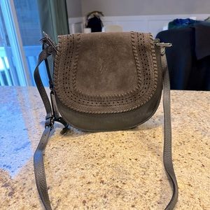 VINCE CAMUTO CROSSBODY HANDBAG TORNADO GRAY LEATHER & SUEDE